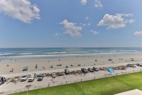 Beautiful Direct Ocean Front Condo - just steps from Flagler Avenue